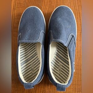 Women’s TAOS Slip-On Denim Comfort Shoes - Size 7